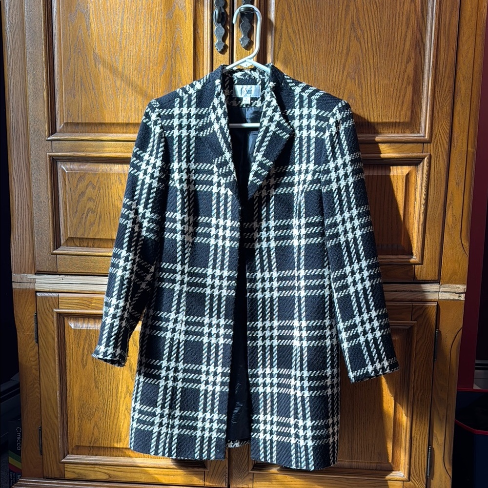 Plaid Women's Coat - Black and White